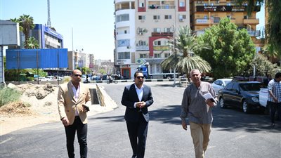 بطول 2 كيلو متر .. نائب محافظ قنا يتفقد أعمال الرصف بالطريق الجديد المؤدى لمجمع المواقف