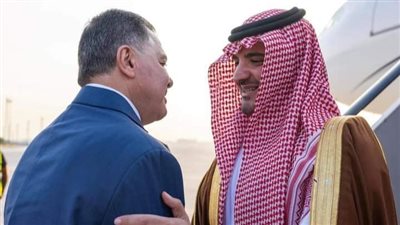 الأمير عبدالعزيز بن سعود يصل مصر في زيارة رسمية