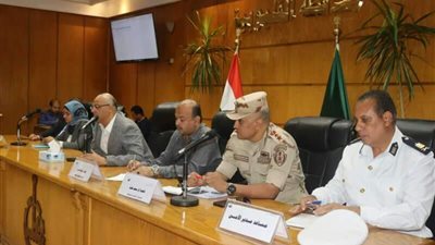 محافظ القليوبية يناقش استعدادات التدريب العملي لمجابهة الأزمات 