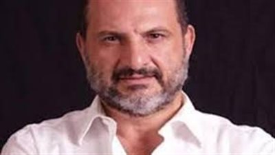 مظهر شاهين يتقدم بالعزاء للفنان خالد الصاوى فى وفاة كلبه
