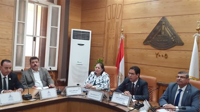 رئيس جامعة بنها يستعرض استعدادات العام الدراسي الجديد