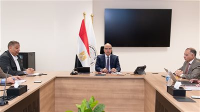 وزير الري يتابع إجراءات تطوير الشركة القابضة للرى والصرف والشركات التابعة لها