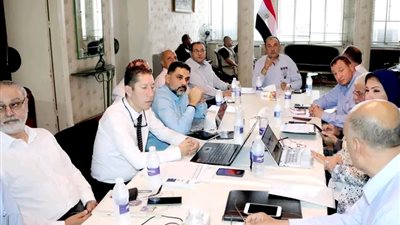 وزير قطاع الأعمال العام يستعرض مستجدات المشروع القومي لتطوير صناعة الغزل والنسيج