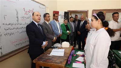 محافظ كفرالشيخ يتفقد عددًا من مدارس المحافظة لمتابعة سير وانتظام العملية التعليمية