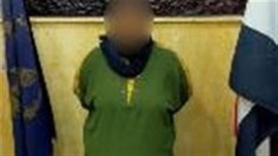 استغلت طيبتهم.. سيدة تسرق بطاقة فيزا بحجة مساعدة كبار السن في الأزبكية.