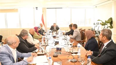 وزير الإسكان يتابع سير العمل بالتنمية وتطوير المدن بهيئة المجتمعات العمرانية الجديدة