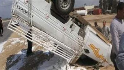إصابة 3 أشخاص في انقلاب سيارة بطريق وادي النطرون 