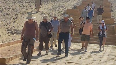 وفود متعددة الجنسيات تزور المناطق الأثرية بالمنيا 