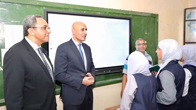 وزير التربية والتعليم ومحافظ قنا يتفقدان 8  مدارس بالمحافظة لمتابعة انتظام العام الدراسى الجديد  