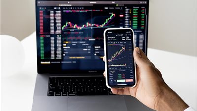 الذكاء الاصطناعي: مقارنة بين روبوتات التداول 2024