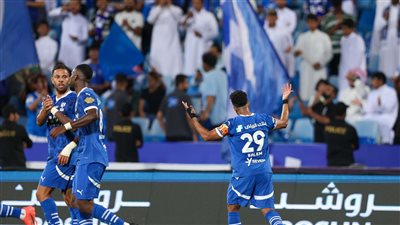الأخدود ضد الهلال.. بنزيما يواصل خطف الأنظار والزعيم يفرض سيطرته بدوري روشن 