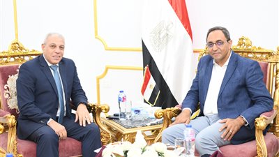 محافظ قنا و رئيس هيئة تنمية الصعيد  يبحثان إقامة مشروعات زراعية وسياحية بالمحافظة 