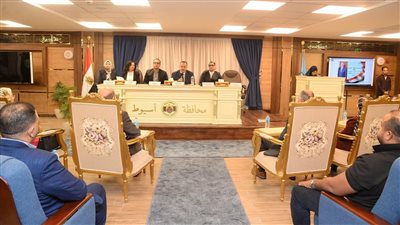 محافظ أسيوط يكرم الفائزين في المبادرة الوطنية للمشروعات الخضراء الذكية