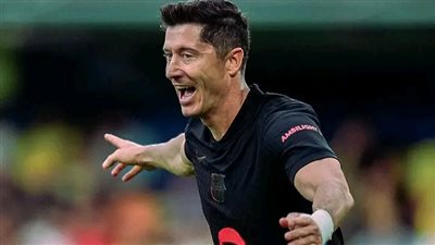 ليفاندوفسكي ورافينيا يقودان برشلونة للفوز 5-1 على فياريال