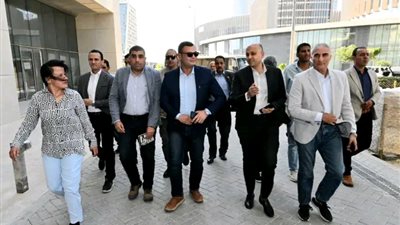 وزير الإسكان يتفقد تنفيذ أعمال التشطيبات بأبراج منطقة الأعمال المركزية بالعاصمة الإدارية