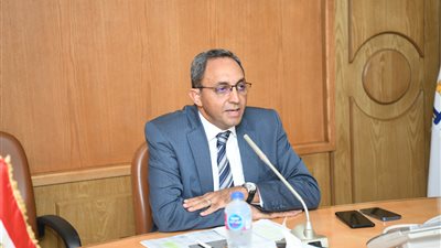 سكرتير عام قنا يتابع مع رؤساء الوحدات المحلية ملفي تقنين أراضي أملاك الدولة والتصالح على مخلفات البناء
