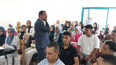 عميد المعهد الفنى الصحى بقنا يتفقد معسكر الطلاب الجدد