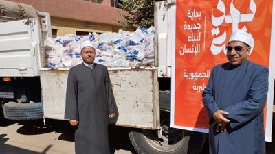 الأوقاف توزع 60 طنًّا من السلع الغذائية للأسر الأولى بالرعاية 13 محافظة