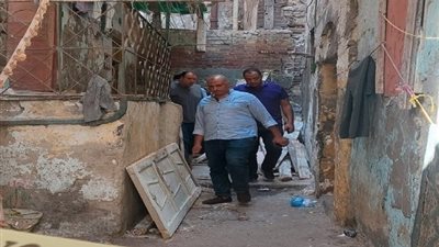 انهيار عقار متهالك بحارة النعناني في الجمرك بالإسكندرية يودي بحياة أم وطفلها