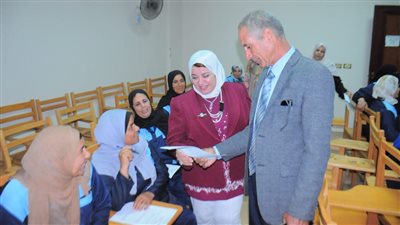 جامعة كفر الشيخ تمحو امية العاملات ضمن مبادرة  «بداية جديدة لبناء الإنسان»
