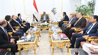 بحجم استثمارات 600 مليون دولار .. محافظ قنا يعلن عن إقامة محطة طاقة شمسية بنجع حمادي