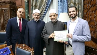 شيخ الأزهر يكرم طلاب «طب أسنان الأزهر» الفائزين في المسابقة الدولية لكلية الجراحين الملكية بإدنبرة بإنجلترا