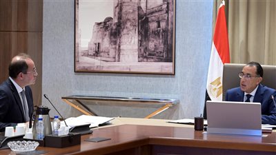 رئيس الوزراء يبحث مع وزير المالية إجراءات تحفيز الاستثمارات المحلية والأجنبية