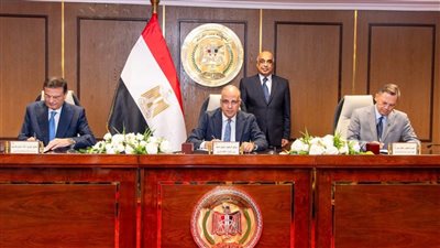 وزير العدل يشهد توقيع تسوية استثمارية بمشاركة وزيري الري والزراعة