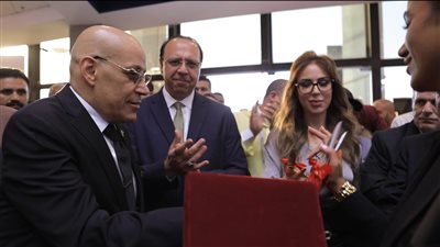 رئيس هيئة المعارض يفتتح معرض «كايرو فاشون & تكس» بمشاركة 550  شركة مصرية وأجنبية