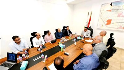 الشربيني يستعرض موقف إنهاء وتسليم الوحدات لحاجزيها بـ