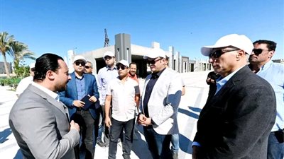 وزير الإسكان يتابع سير العمل بمشروع 