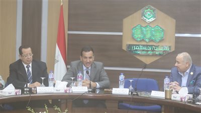 رئيس جهاز العاشر من رمضان يناقش مع المستثمرين تحديات التنمية وحلول دفع عجلة الاستثمار