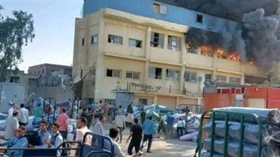اشتعال النيران بمصنع قماش  في منطقة c 1 الصناعيه بالعاشر من رمضان