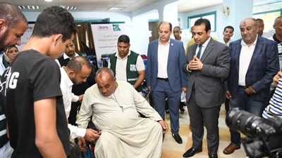 نائب محافظ قنا يشهد توزيع عدد من الأجهزة التعويضية للأشخاص ذوي الإعاقة