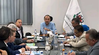 وزير العمل يستعرض مؤشرات أداء 