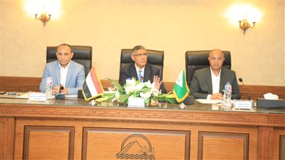 محافظ الجيزة يناقش الموقف التنفيذي لمشروعات الخطة الاستثمارية 