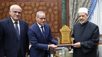 رئيس الرقابة النووية يبحث مع شيخ الأزهر سبل التعاون المشترك
