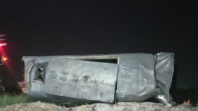 فرق الإنقاذ تنجح في رفع العربة الثانية من المياه في حادث تصادم قطارين بالمنيا 