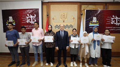 محافظ كفرالشيخ يكرم طلاب المدارس المتميزين