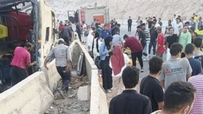 القصة الكاملة لمصرع شخصين وإصابة 12 في انقلاب ميكروباص على طريق القاهرة–السويس