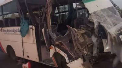 حادث مروع يودي بحياة عامل وإصابة 11 آخرين على طريق الإسماعيلية-السويس