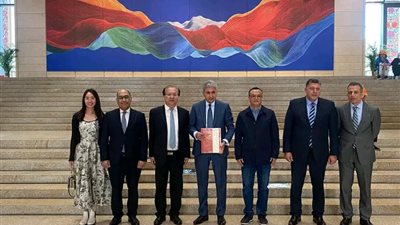 وزير الآثار يزور متحف الصين الوطني للفنون والحرف ببكين.. ويلتقي بمدير المتحف