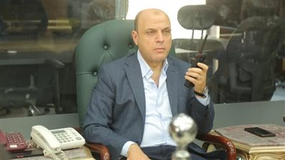 محافظ كفر الشيخ يتابع  تركيب «بنرات» بالتعريفة الجديدة بمواقف السيارات