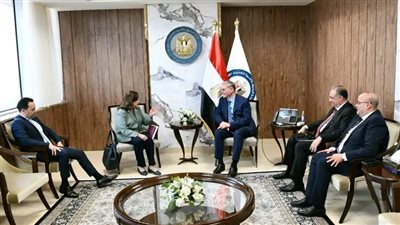 وزير البترول يبحث مع 