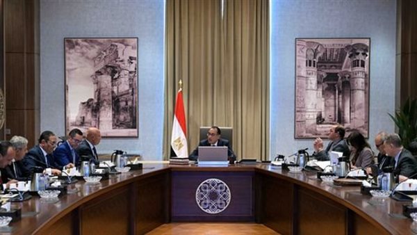 خلف الحدث