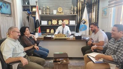 رئيس مياه قنا يستعرض الموقف التنفيذي لمشروع محطة معالجة مياه الصرف الصحي بكرم عمران