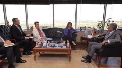 فتحي يبحث مع غادة والي التصدي للاتجار غير المشروع في الممتلكات الثقافية والآثار