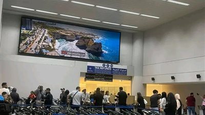 مصر للطيران تُسير رحلة جوية لعودة 298مواطنًا من المقيمين بدولة لبنان ونقل 22طن شحنة مساعدات 