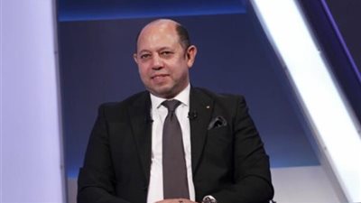 أحمد سليمان يوضح موقف عمرو زكي بعد احتجازه بمطار القاهرة