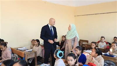 وزير التعليم في جولة مفاجئة لمدارس البحيرة